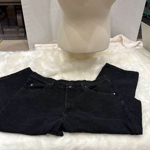 Wrangler 38 x 29 relaxed fit black used in excellent condition - Picture 4 of 12